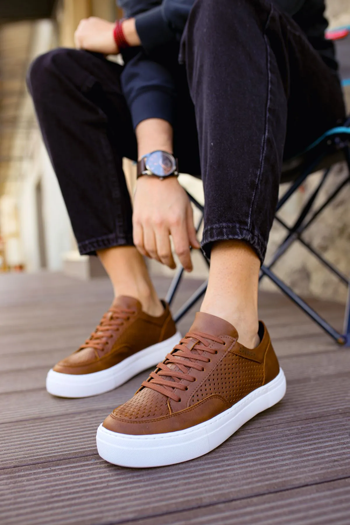 Brown Sneaker CH015