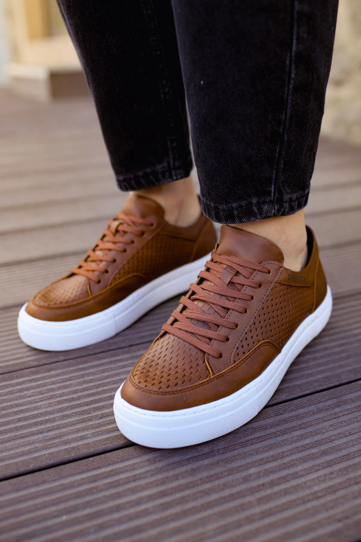 Brown Sneaker CH015