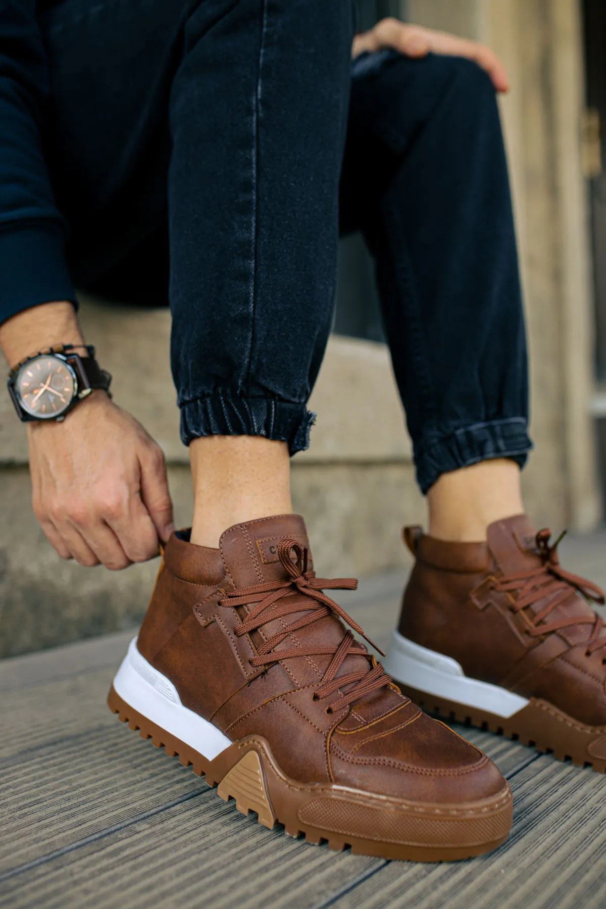 Brown Sneaker CH057