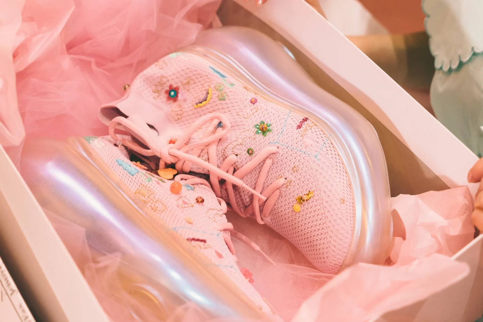 Hana Embroidery Shoes / Aurora Pink