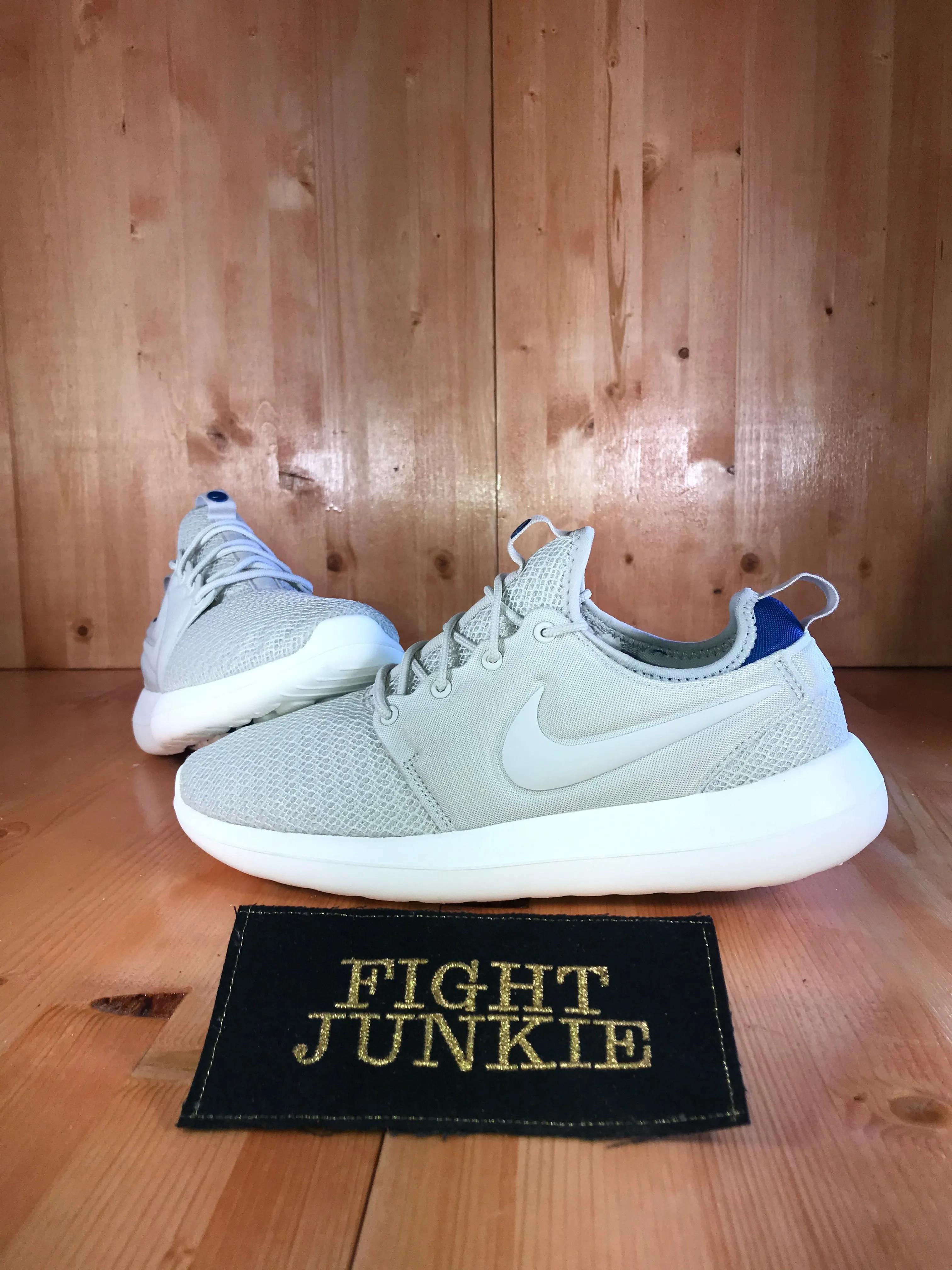 NWOT NIKE ROSHE TWO 2 SE Women's Size 10 Shoes Sneakers Light Bone 844931-008